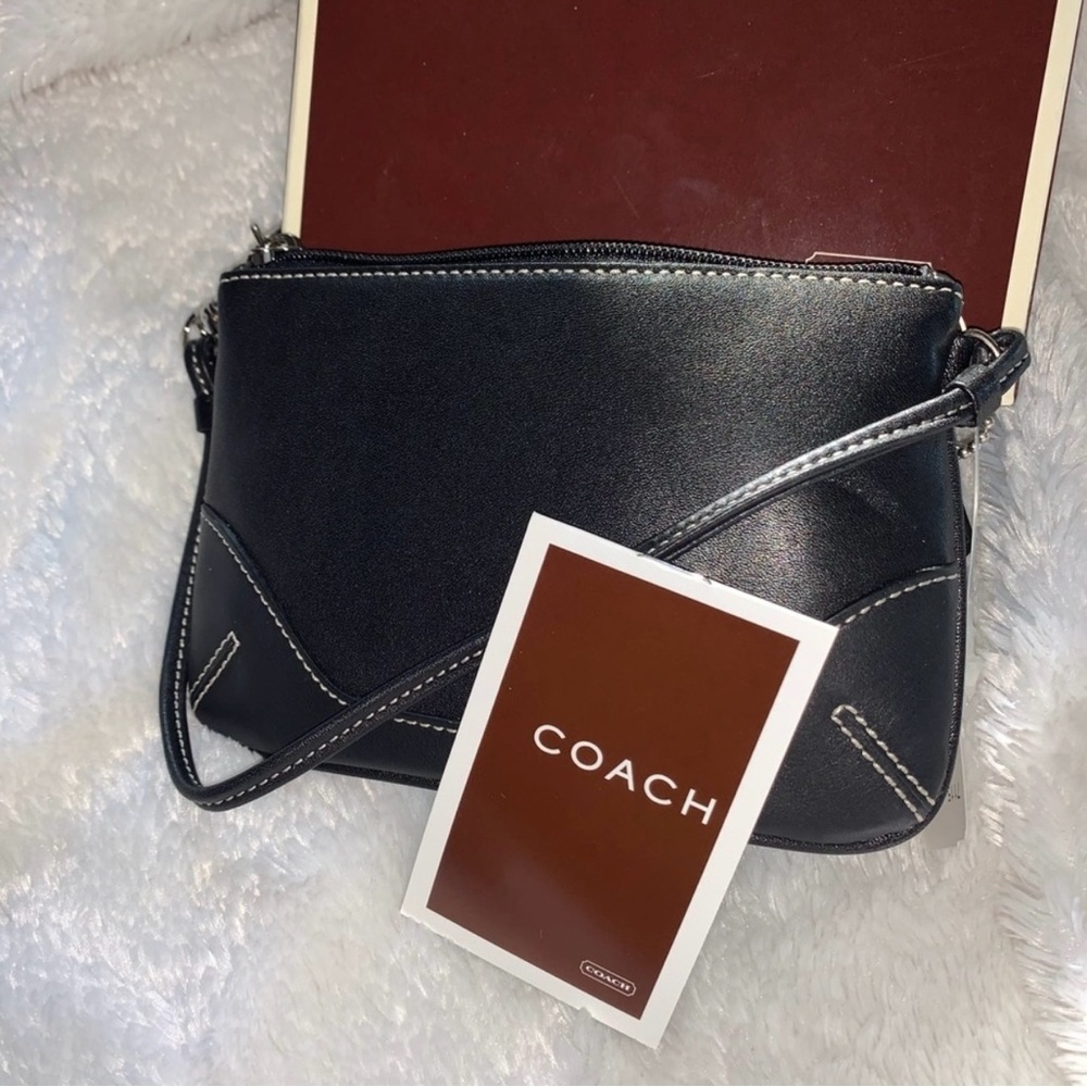 Coach Black Leather Corner Zip Wristlet New with tag and box - Picture 2 of 4